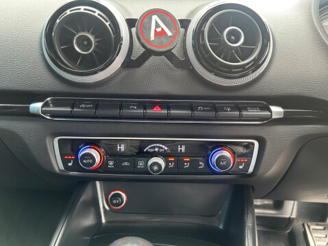 Audi S3 2.0 TFSI S Tronic quattro Euro 6 (s/s) 4dr (Nav) 28