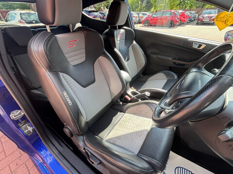Ford Fiesta 1.6T EcoBoost ST-3 Euro 5 (s/s) 3dr 21