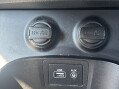 Hyundai SANTA FE 2.2 CRDi Blue Drive Premium Auto 4WD Euro 6 (s/s) 5dr (7 Seat) 31