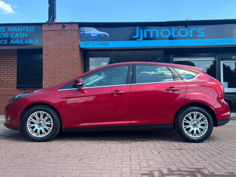 Ford Focus 1.6T EcoBoost Titanium Euro 5 (s/s) 5dr 12