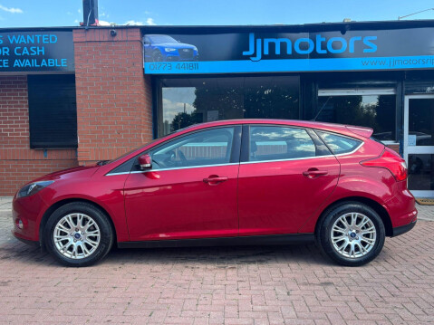 Ford Focus 1.6T EcoBoost Titanium Euro 5 (s/s) 5dr 13