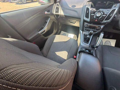 Ford Focus 1.6T EcoBoost Titanium Euro 5 (s/s) 5dr 23