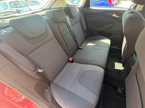 Ford Focus 1.6T EcoBoost Titanium Euro 5 (s/s) 5dr 36