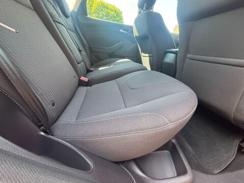 Ford Focus 1.6T EcoBoost Titanium Euro 5 (s/s) 5dr 39