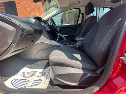 Ford Focus 1.6T EcoBoost Titanium Euro 5 (s/s) 5dr 58