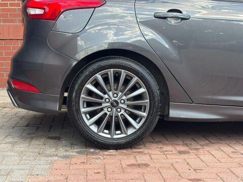Ford Focus 1.0T EcoBoost ST-Line Euro 6 (s/s) 5dr 32