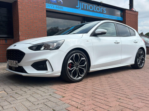 Ford Focus 1.0T EcoBoost ST-Line X Euro 6 (s/s) 5dr 3