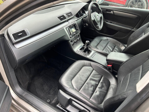 Volkswagen Passat 2.0 TDI BlueMotion Tech Executive Euro 5 (s/s) 5dr 31