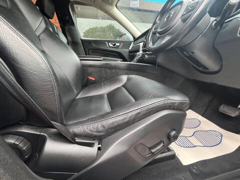 Volvo XC60 2.0 D4 Momentum Auto AWD Euro 6 (s/s) 5dr 32