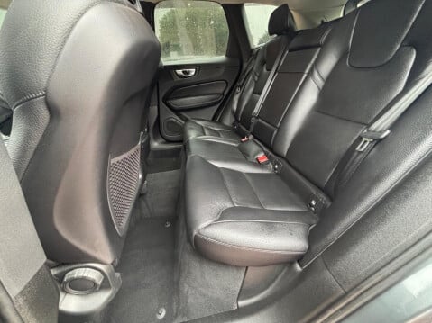 Volvo XC60 2.0 D4 Momentum Auto AWD Euro 6 (s/s) 5dr 35