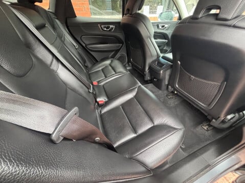 Volvo XC60 2.0 D4 Momentum Auto AWD Euro 6 (s/s) 5dr 39