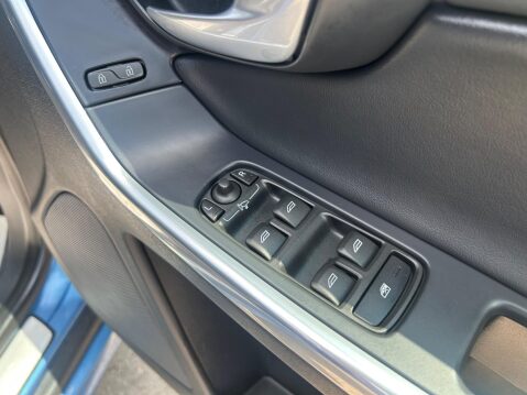 Volvo XC60 2.4 D4 R-Design Lux Nav Auto AWD Euro 6 (s/s) 5dr 23