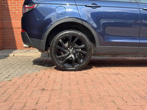 Land Rover Discovery Sport 2.0 TD4 HSE Black Auto 4WD Euro 6 (s/s) 5dr 38
