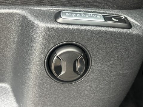 Volkswagen Tiguan 2.0 TDI SEL SUV 5dr Diesel DSG Euro 6 (s/s) (150 ps) 57