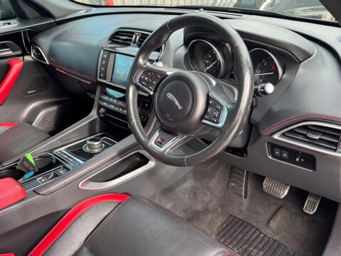 Jaguar F-Pace 3.0 D300 V6 S Auto AWD Euro 6 (s/s) 5dr 27