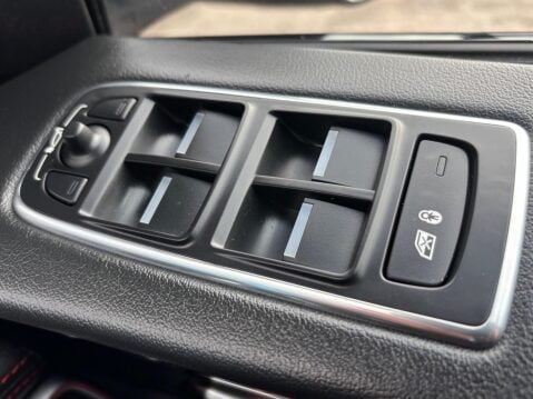 Jaguar F-Pace 3.0 D300 V6 S Auto AWD Euro 6 (s/s) 5dr 46