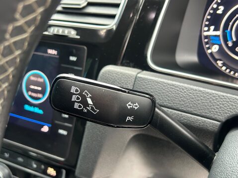 Volkswagen Golf 2.0 TSI R DSG 4Motion Euro 6 (s/s) 5dr 36