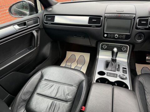 Volkswagen Touareg 3.0 TDI V6 BlueMotion Tech R-Line Tiptronic 4WD Euro 6 (s/s) 5dr 67