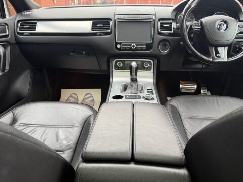 Volkswagen Touareg 3.0 TDI V6 BlueMotion Tech R-Line Tiptronic 4WD Euro 6 (s/s) 5dr 43