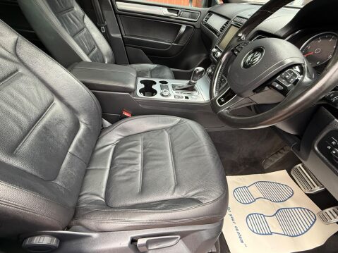 Volkswagen Touareg 3.0 TDI V6 BlueMotion Tech R-Line Tiptronic 4WD Euro 6 (s/s) 5dr 46