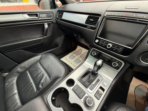 Volkswagen Touareg 3.0 TDI V6 BlueMotion Tech R-Line Tiptronic 4WD Euro 6 (s/s) 5dr 44