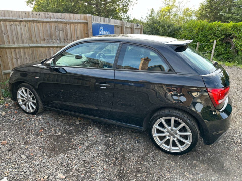 Audi A1 1.0 A1 S Line Nav TFSI Semi-Auto 3dr 32