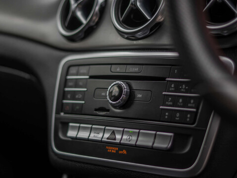 Mercedes-Benz GLA 2.1 GLA 200 AMG Line D Auto 5dr 31