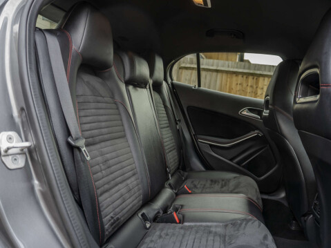Mercedes-Benz GLA 2.1 GLA 200 AMG Line D Auto 5dr 34