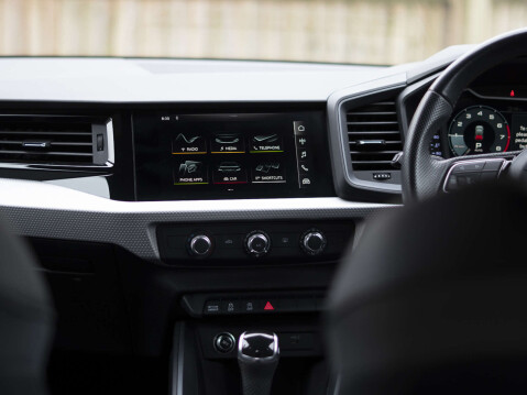 Audi A1 1.0 A1 Sportback 30 TFSI S Line Semi-Auto 5dr 46