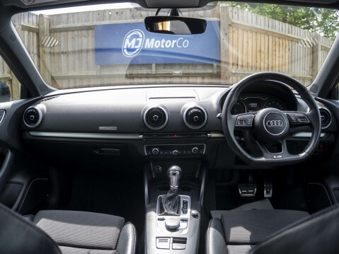 Audi A3 1.5 A3 Sportback 35 TFSI Black Edition Semi-Auto 5dr 39