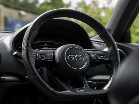 Audi A3 1.5 A3 Sportback 35 TFSI Black Edition Semi-Auto 5dr 59