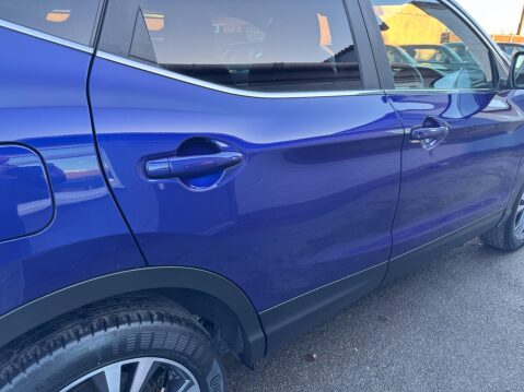 Nissan Qashqai 1.2 DIG-T N-Connecta Euro 6 (s/s) 5dr 9