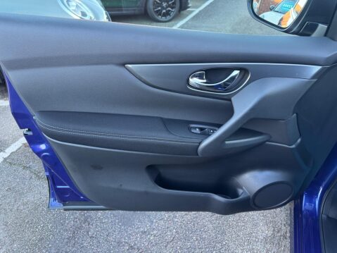 Nissan Qashqai 1.2 DIG-T N-Connecta Euro 6 (s/s) 5dr 28
