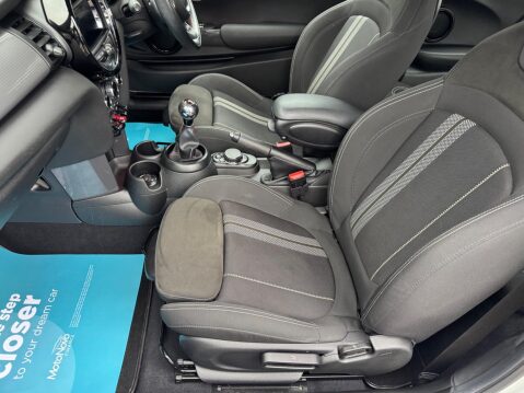 Mini Hatch 1.5 Cooper Euro 6 (s/s) 3dr 38