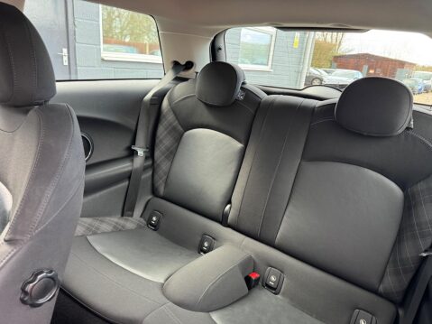 Mini Hatch 1.5 Cooper Euro 6 (s/s) 3dr 18