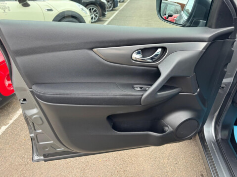 Nissan Qashqai 1.2 DIG-T N-Connecta Euro 6 (s/s) 5dr 31
