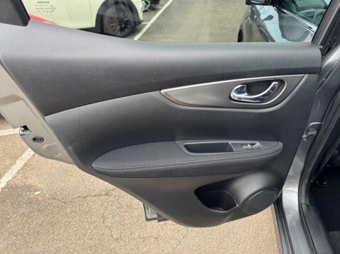 Nissan Qashqai 1.2 DIG-T N-Connecta Euro 6 (s/s) 5dr 32