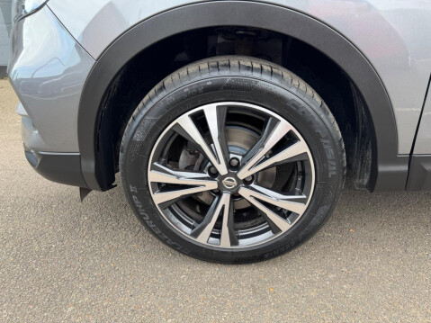 Nissan Qashqai 1.2 DIG-T N-Connecta Euro 6 (s/s) 5dr 36