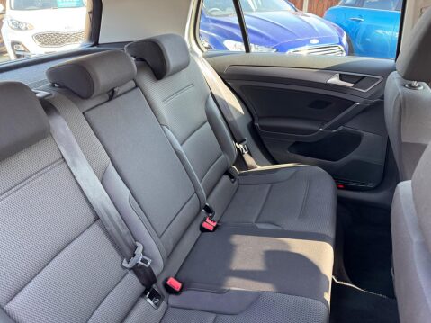 Volkswagen Golf 1.0 TSI BlueMotion Tech SE Nav Euro 6 (s/s) 5dr 31