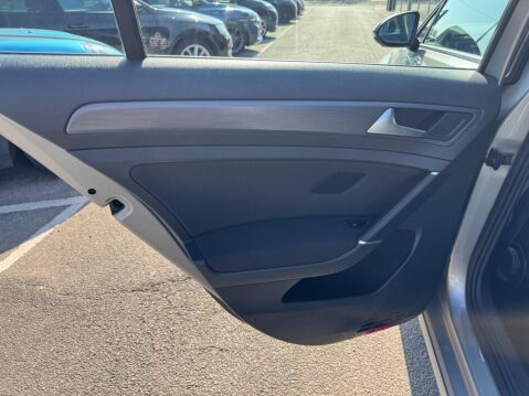 Volkswagen Golf 1.0 TSI BlueMotion Tech SE Nav Euro 6 (s/s) 5dr 38