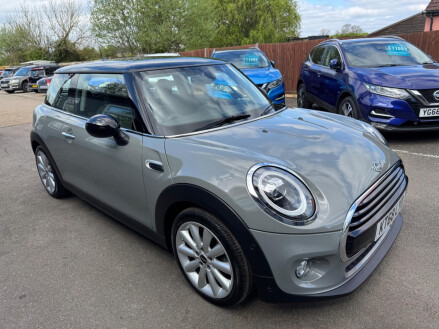 Mini Hatch 1.5 Cooper Classic Euro 6 (s/s) 3dr