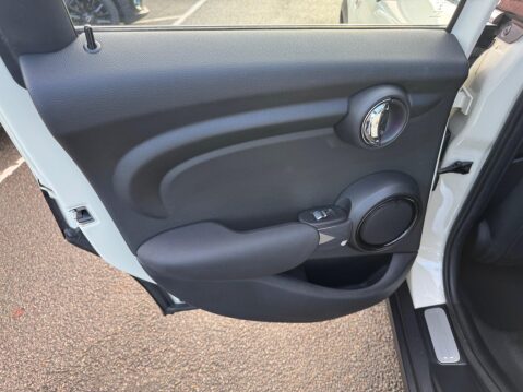Mini Hatch 1.5 Cooper Euro 6 (s/s) 5dr 37