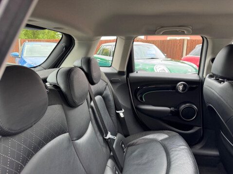 Mini Hatch 1.5 Cooper Auto Euro 6 (s/s) 5dr 54