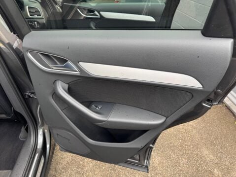 Audi Q3 2.0 TDI S line S Tronic quattro Euro 6 (s/s) 5dr (Nav) 33