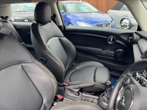 Mini Hatch 1.5 Cooper Euro 6 (s/s) 3dr 17