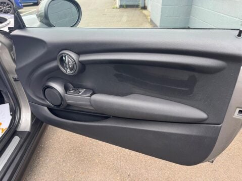 Mini Hatch 1.5 Cooper Euro 6 (s/s) 3dr 26