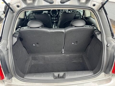 Mini Hatch 1.5 Cooper Euro 6 (s/s) 3dr 31
