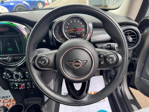 Mini Hatch 1.5 Cooper Euro 6 (s/s) 3dr 32