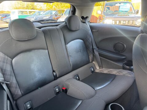 Mini Hatch 1.5 Cooper Classic Hatchback 3dr Petrol Manual Euro 6 (s/s) (136 ps) 37