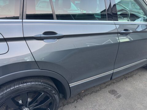 Volkswagen Tiguan 2.0 TDI R-Line SUV 5dr Diesel DSG 4Motion Euro 6 (s/s) (190 ps) 50